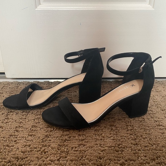 simple black heels - Picture 2 of 2